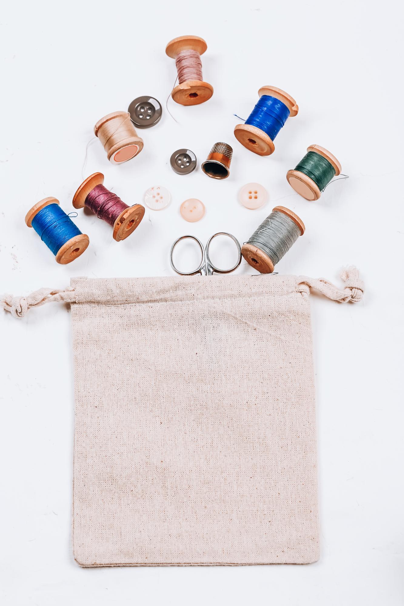 Subscription kit with threads and pattern